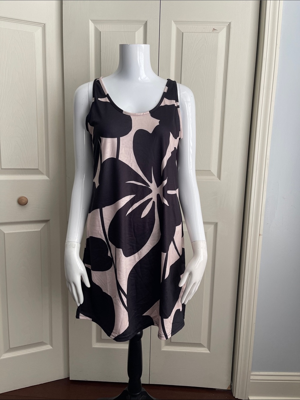 Emery Rose Black & Beige Floral Sleeveless Dress. #0352